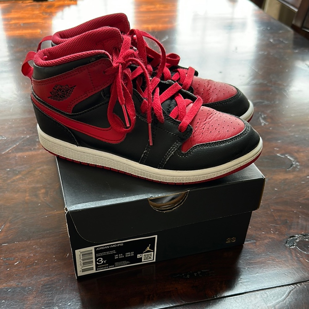 Nike Air - Jordan Black and Red Boys Sneakers
